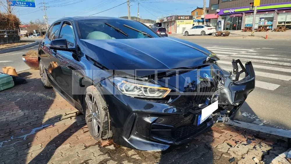 Photo 2 of 10: 2023 BMW 120i, VIN WBA7L7108R7N15679 — Korean insurance auction