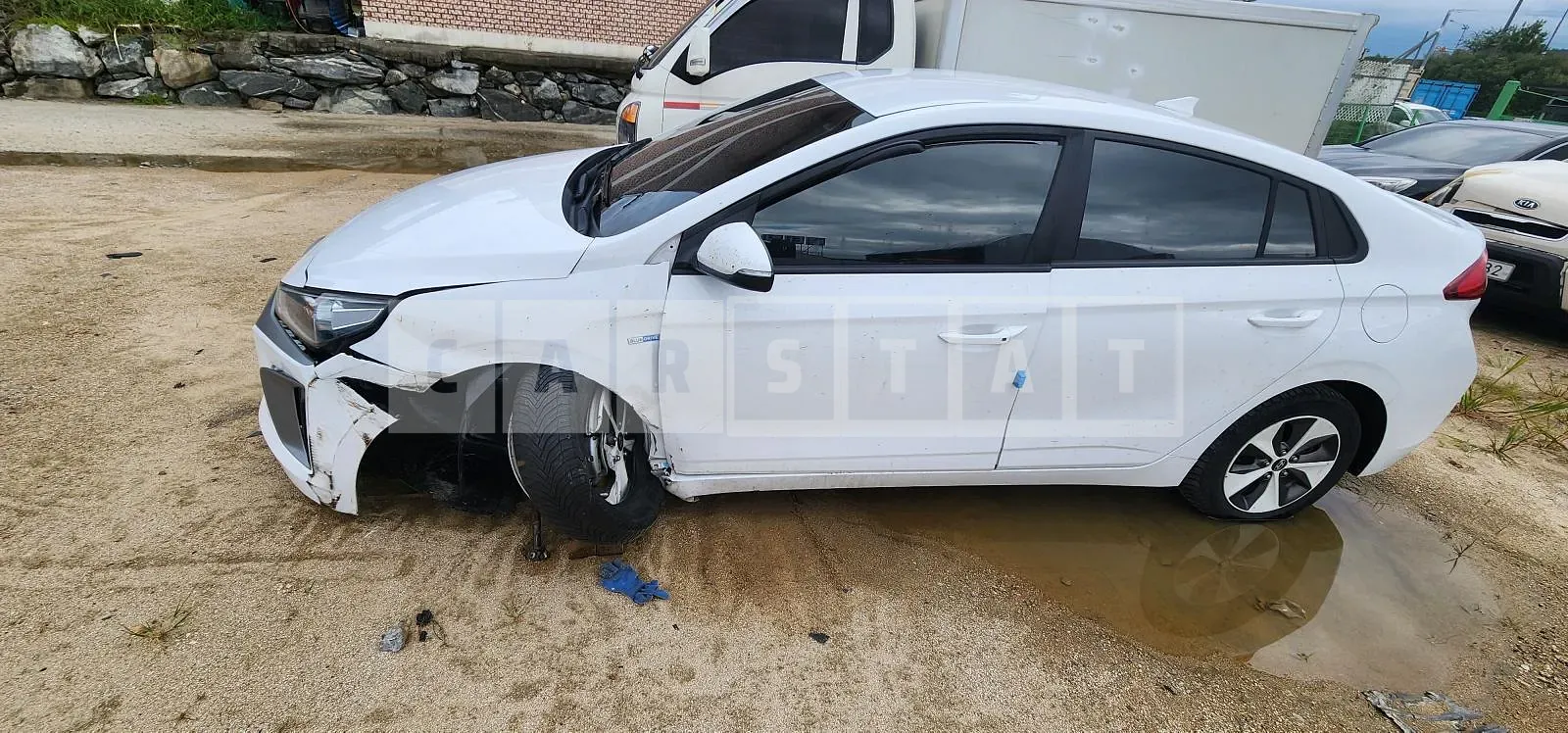 Photo 2 of 4: 2018 Hyundai IONIQ Electric, VIN KMHC851HFKU032464 — Korean insurance auction