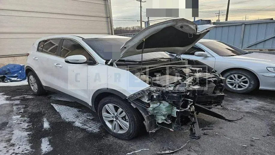 Photo 2 of 15: 2017 Kia Sportage — Korean insurance auction