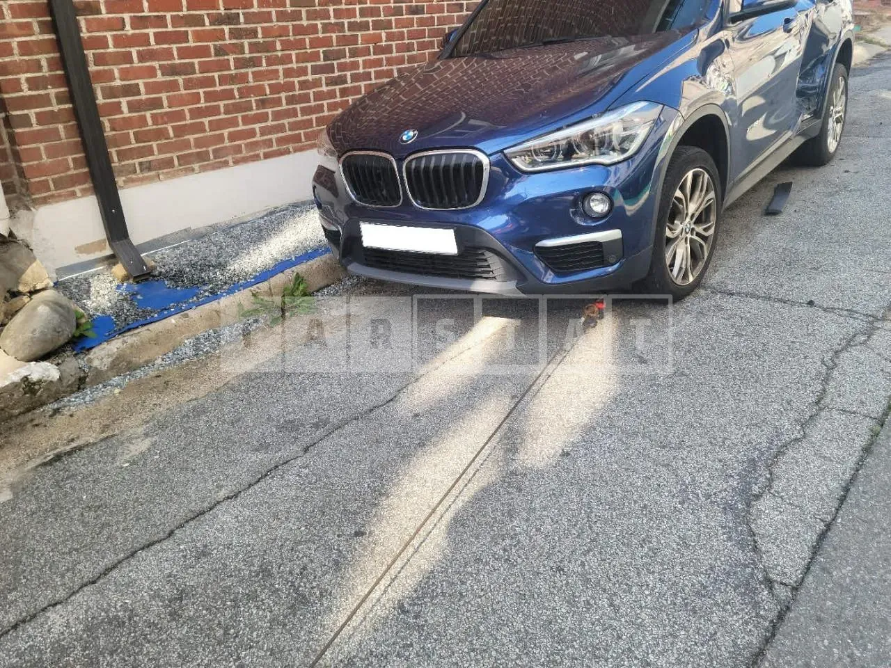 Photo 2 of 39: 2018 BMW X1 xDrive20d, VIN WBAJJ1107JEF60916 — Korean insurance auction