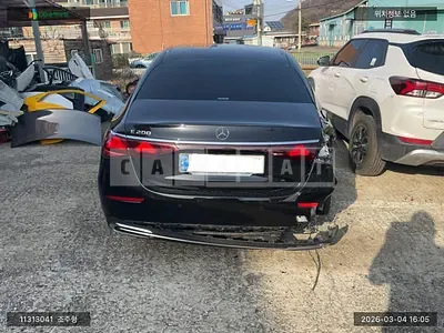 2025 Mercedes-Benz E 200
