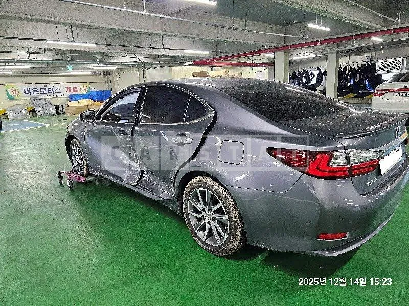 Photo 2 of 21: 2016 Lexus ES300h, VIN JTHBW1GG6G2127946 — Korean insurance auction