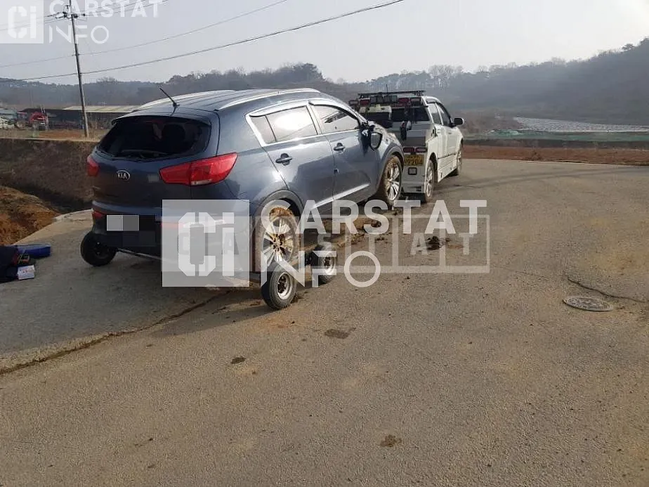 Photo 2 of 11: 2015 Kia Sportage R 4WD, VIN KNAPC813DGK806471 — Korean insurance auction