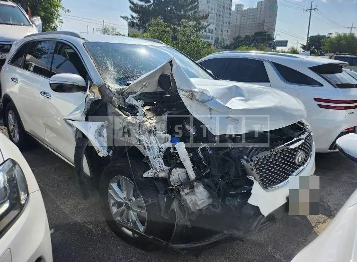 Photo 2 of 9: 2017 Kia Sorento, VIN KNAPS81ABHA297948 — Korean insurance auction
