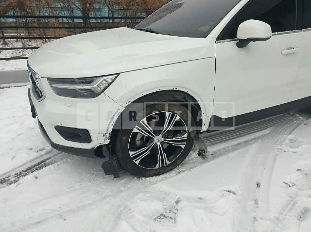Photo 2 of 7: 2020 Volvo XC40T4 AWD — Korean insurance auction