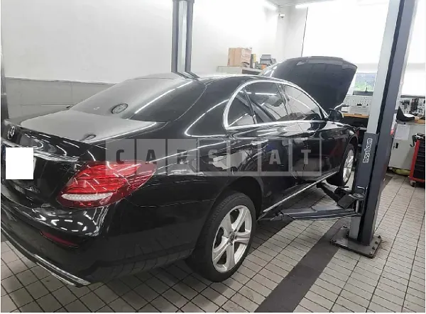Photo 2 of 12: 2018 Mercedes-Benz E 200 — Korean insurance auction