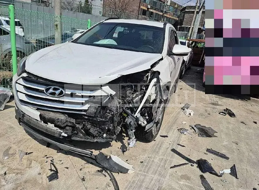Photo 2 of 15: 2015 Hyundai Santa Fe DM — Korean insurance auction