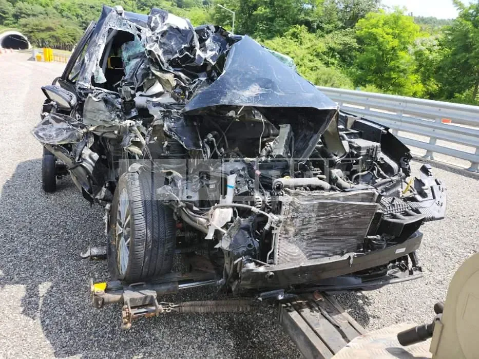 Photo 2 of 9: 2019 Hyundai Tucson, VIN KMHJ5812HKU120157 — Korean insurance auction