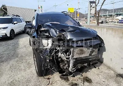 Photo 1 of 13: 2018 Hyundai Santa Fe, VIN KMHSW81UBJU840796 — Korean insurance auction