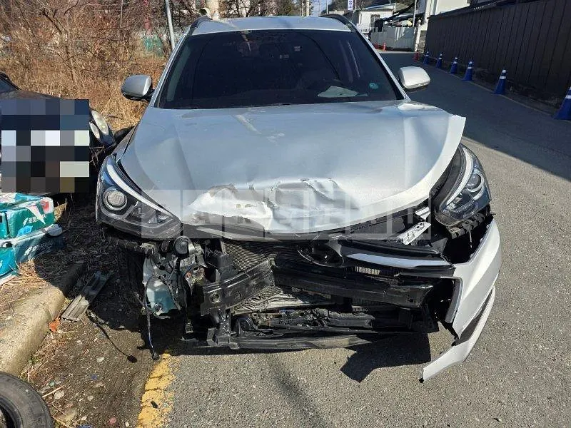 Photo 2 of 14: 2015 Hyundai Santa Fe DM — Korean insurance auction