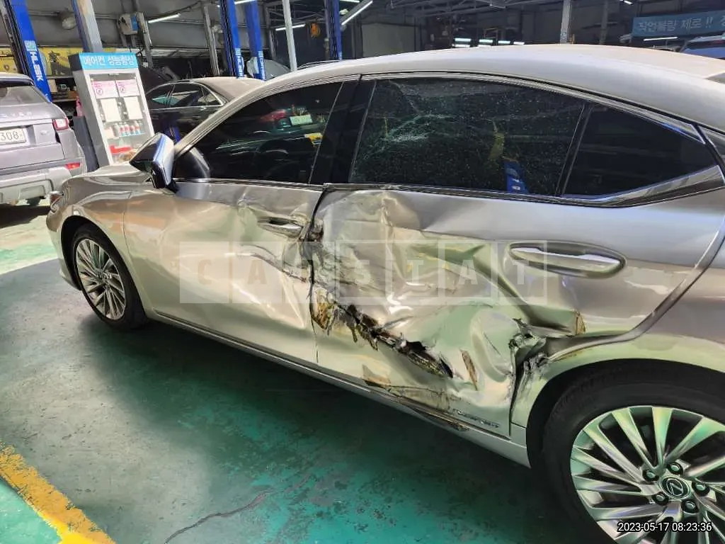 Photo 2 of 11: 2019 Lexus ES300h, VIN JTHB21B14K2065907 — Korean insurance auction