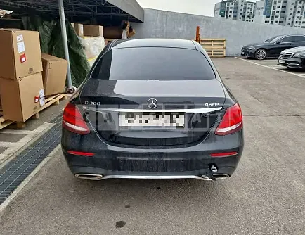 Photo 2 of 13: 2020 Mercedes-Benz E300 4Matic, VIN WDDZF4KB0LA734265 — Korean insurance auction
