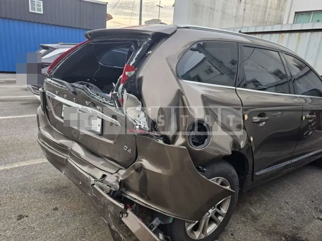 Photo 2 of 14: 2015 Volvo XC60D4 — Korean insurance auction