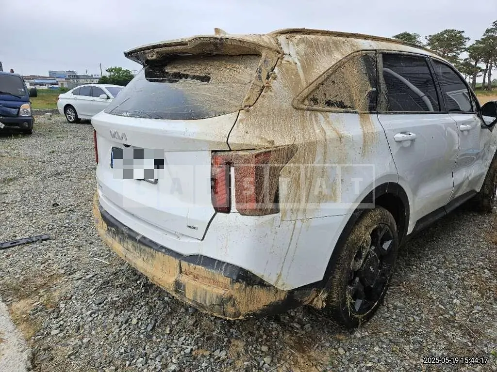 Photo 2 of 16: 2025 Kia Sorento — Korean insurance auction