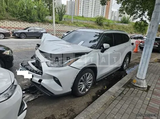 Photo 2 of 15: 2023 Toyota Harrier Hybrid — Korean insurance auction