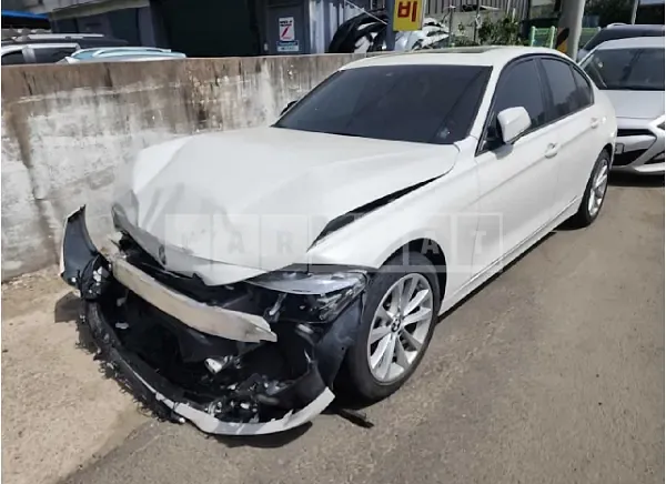 Photo 2 of 14: 2016 BMW 320d — Korean insurance auction