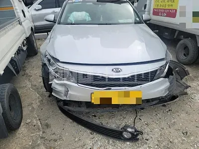 Photo 1 of 32: 2017 Kia K5, VIN KNAGU416BHA157763 — Korean insurance auction