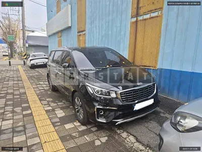 Photo 1 of 10: 2018 Kia Carnival, VIN KNAMB81ABKS526462 — Korean insurance auction