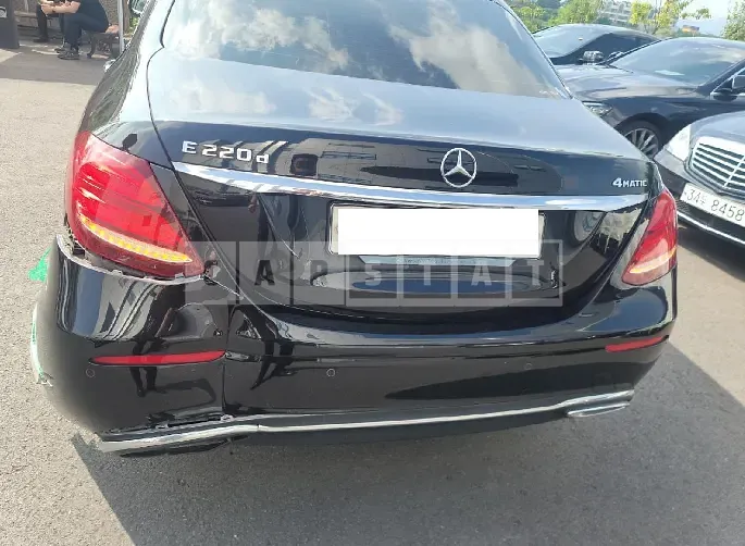 Photo 2 of 28: 2019 Mercedes-Benz E220d 4Matic, VIN WDDZF0FB5KA558850 — Korean insurance auction