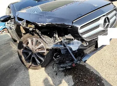 Photo 1 of 25: 2019 Mercedes-Benz E 300 4Matic, VIN WDDZF4KB7KA558409 — Korean insurance auction