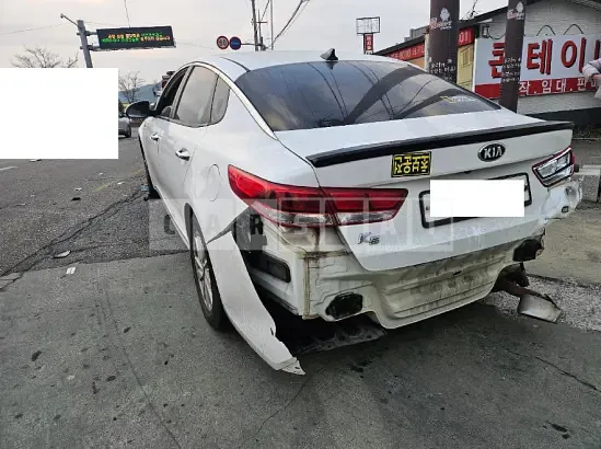 Photo 2 of 10: 2018 Kia K5, VIN KNAGS416BJA180123 — Korean insurance auction