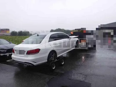 Photo 1 of 34: 2015 Mercedes-Benz E300, VIN WDDHF5FB3FB162893 — Korean insurance auction