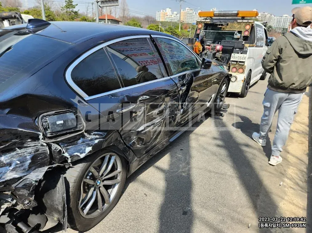 Photo 3 of 3: 2018 BMW 530i, VIN WBAJD3107JWC14443 — Korean insurance auction