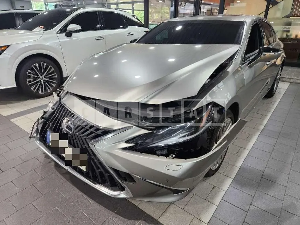 Photo 2 of 11: 2024 Lexus ES300h — Korean insurance auction