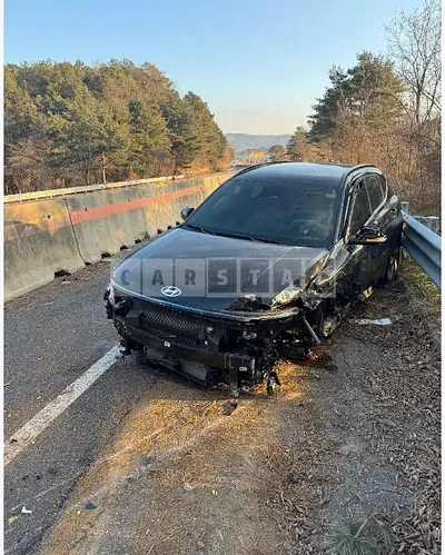Photo 1 of 3: 2023 Hyundai Kona — Korean insurance auction