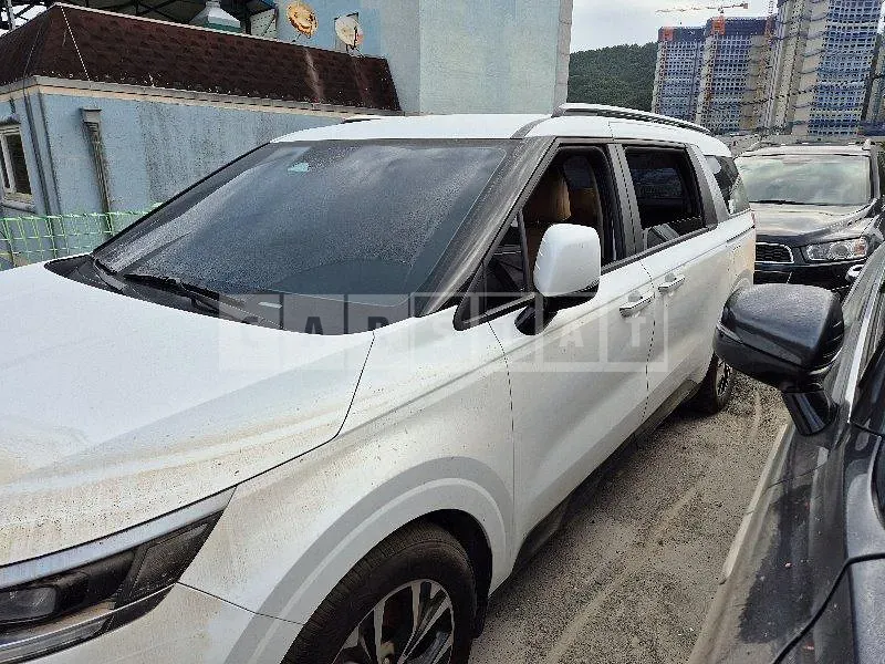 Photo 2 of 9: 2021 Kia Carnival — Korean insurance auction