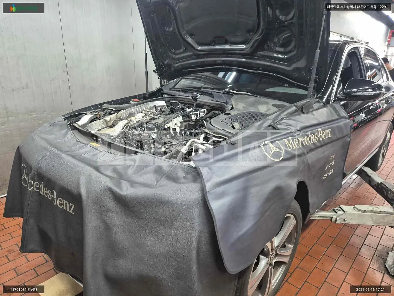 Photo 2 of 21: 2019 Mercedes-Benz E220 d, VIN WDDZF0EB2KA692698 — Korean insurance auction