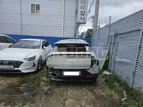 Photo 2 of 8: 2022 Kia EV6 — Korean insurance auction