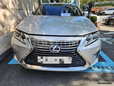 Photo 1 of 18: 2017 Lexus ES300h, VIN JTHBW1GG1H2153422 — Korean insurance auction
