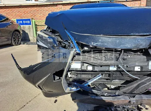 Photo 2 of 19: 2022 Lexus ES300h, VIN JTHBA1C14N2010413 — Korean insurance auction