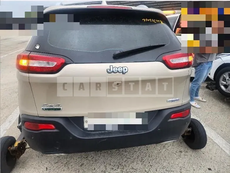 Photo 2 of 8: 2015 Jeep Straw Cherokee — Korean insurance auction