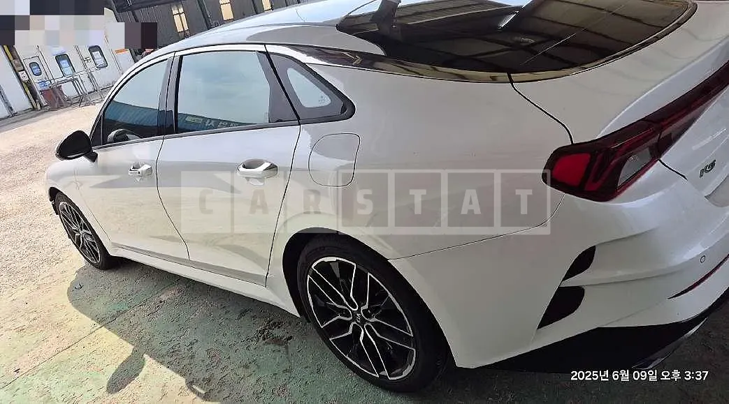 Photo 2 of 21: 2021 Kia K5 — Korean insurance auction