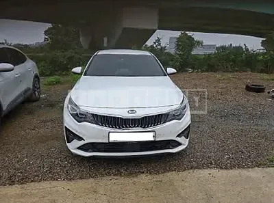 Photo 1 of 17: 2019 Kia K5 — Korean insurance auction