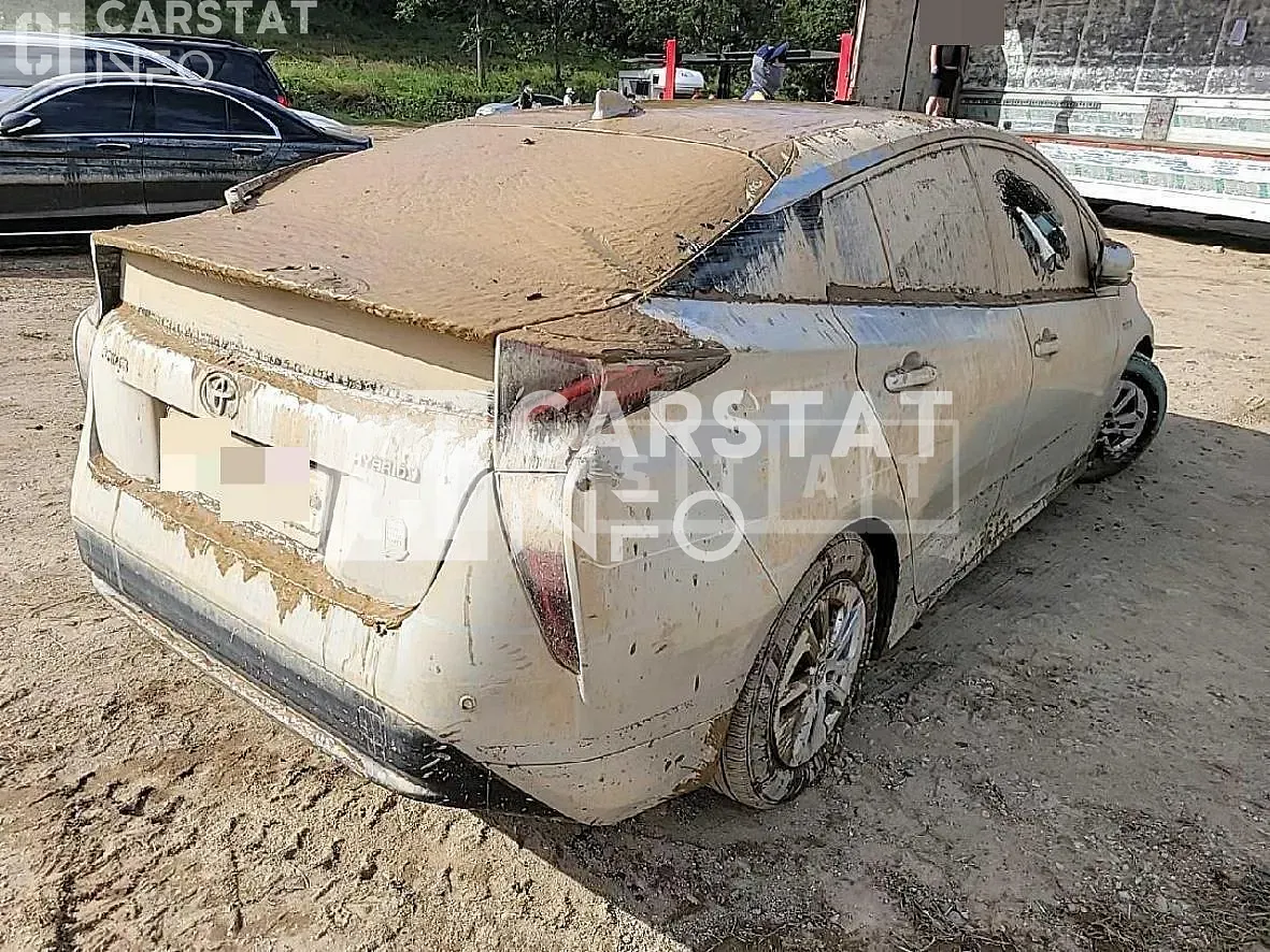 Photo 2 of 6: 2016 Toyota Prius, VIN JTDKBRFU4G3517571 — Korean insurance auction