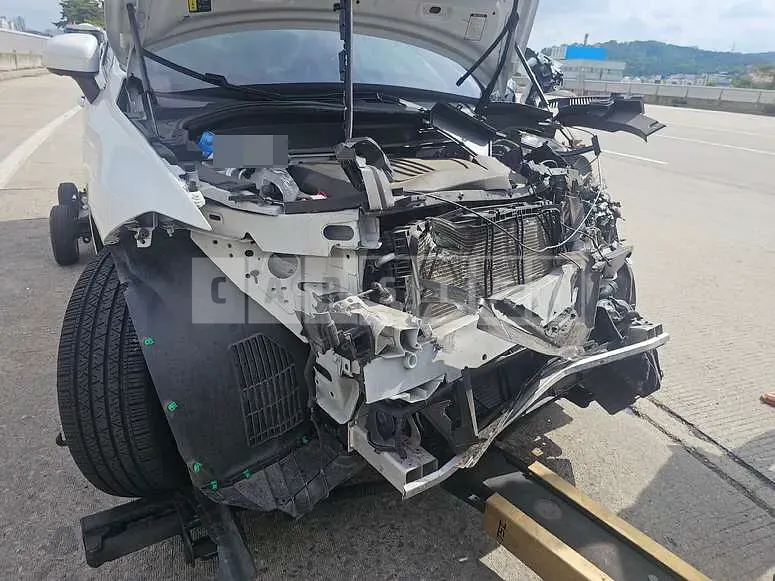 Photo 2 of 8: 2022 Volvo XC60B5 AWD — Korean insurance auction
