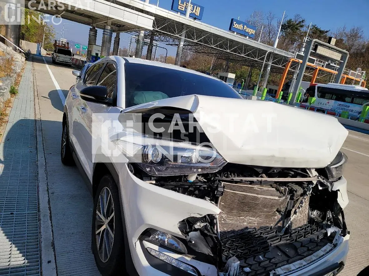 Photo 2 of 6: 2015 Hyundai Tucson TL 2.0 — Korean insurance auction