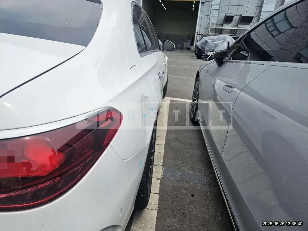 Photo 2 of 22: 2025 Mercedes-Benz E300 4Matic — Korean insurance auction