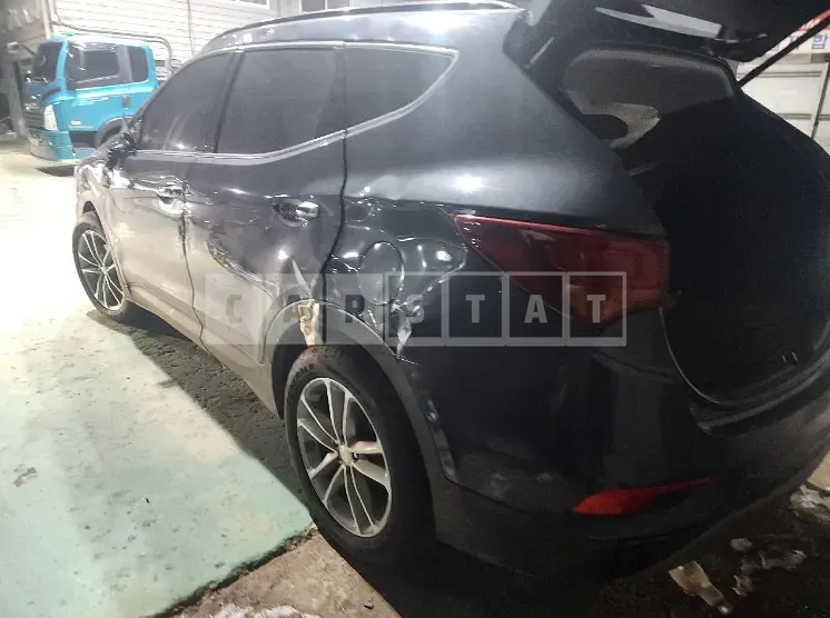 Photo 2 of 11: 2018 Hyundai Santa Fe, VIN KMHSW81UDJU848711 — Korean insurance auction