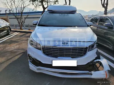 Photo 1 of 19: 2018 Kia Carnival High Limousine, VIN KNAME81ABJS397721 — Korean insurance auction