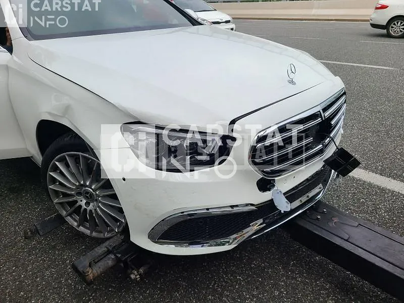 Photo 2 of 7: 2022 Mercedes-Benz E250, VIN W1KZF4FB5NB058984 — Korean insurance auction