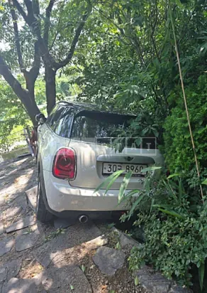Photo 2 of 7: 2015 MINI Cooper D Five-Door — Korean insurance auction