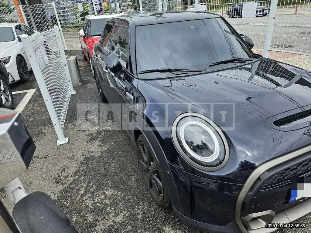 Photo 2 of 10: 2023 MINI Cooper S Five-Door — Korean insurance auction