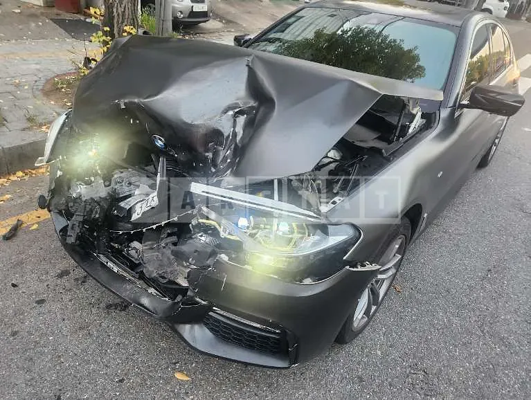 Photo 2 of 4: 2018 BMW 520d — Korean insurance auction
