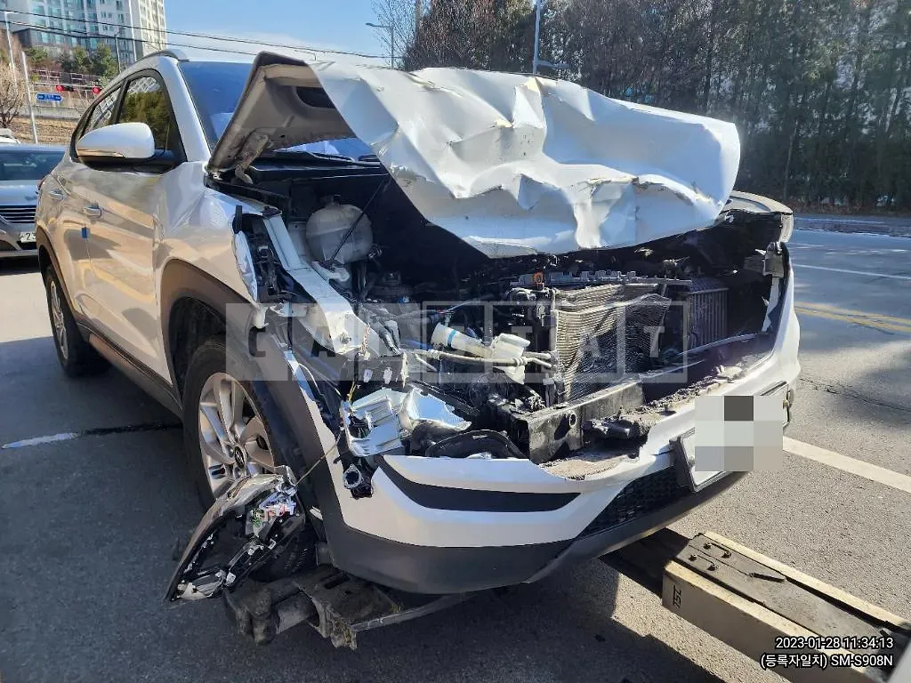 Photo 2 of 5: 2015 Hyundai Tucson TL 1.7, VIN KMHJ3815GGU035912 — Korean insurance auction