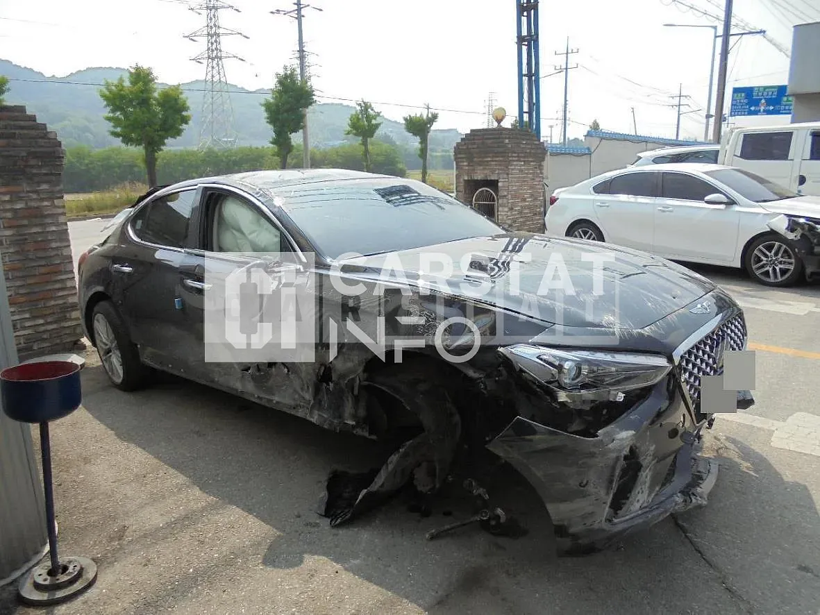 Photo 2 of 6: 2019 Genesis G70 2.0T (AWD), VIN KMTG341ADKU057477 — Korean insurance auction