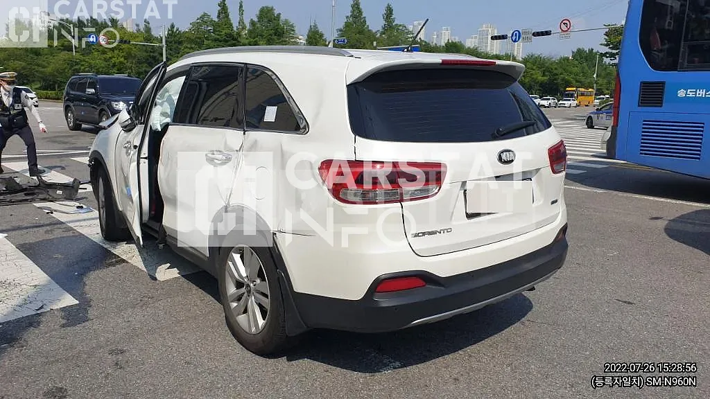 Photo 2 of 16: 2017 Kia Sorento 2.0 — Korean insurance auction